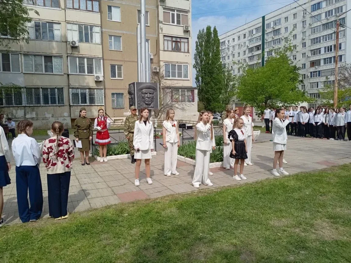 7 мая, в преддверии Дня Великой Победы, возле Знака воинской тематики "Слава Героям" прошло памятно-