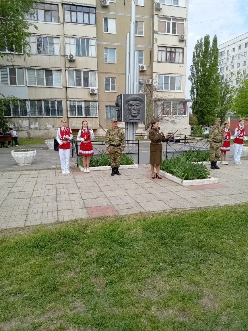 7 мая, в преддверии Дня Великой Победы, возле Знака воинской тематики "Слава Героям" прошло памятно-