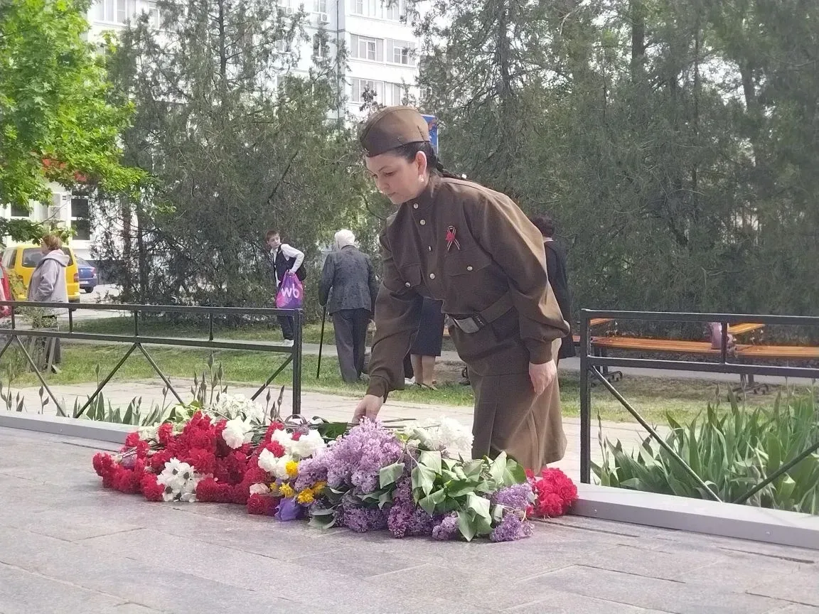 7 мая, в преддверии Дня Великой Победы, возле Знака воинской тематики "Слава Героям" прошло памятно-