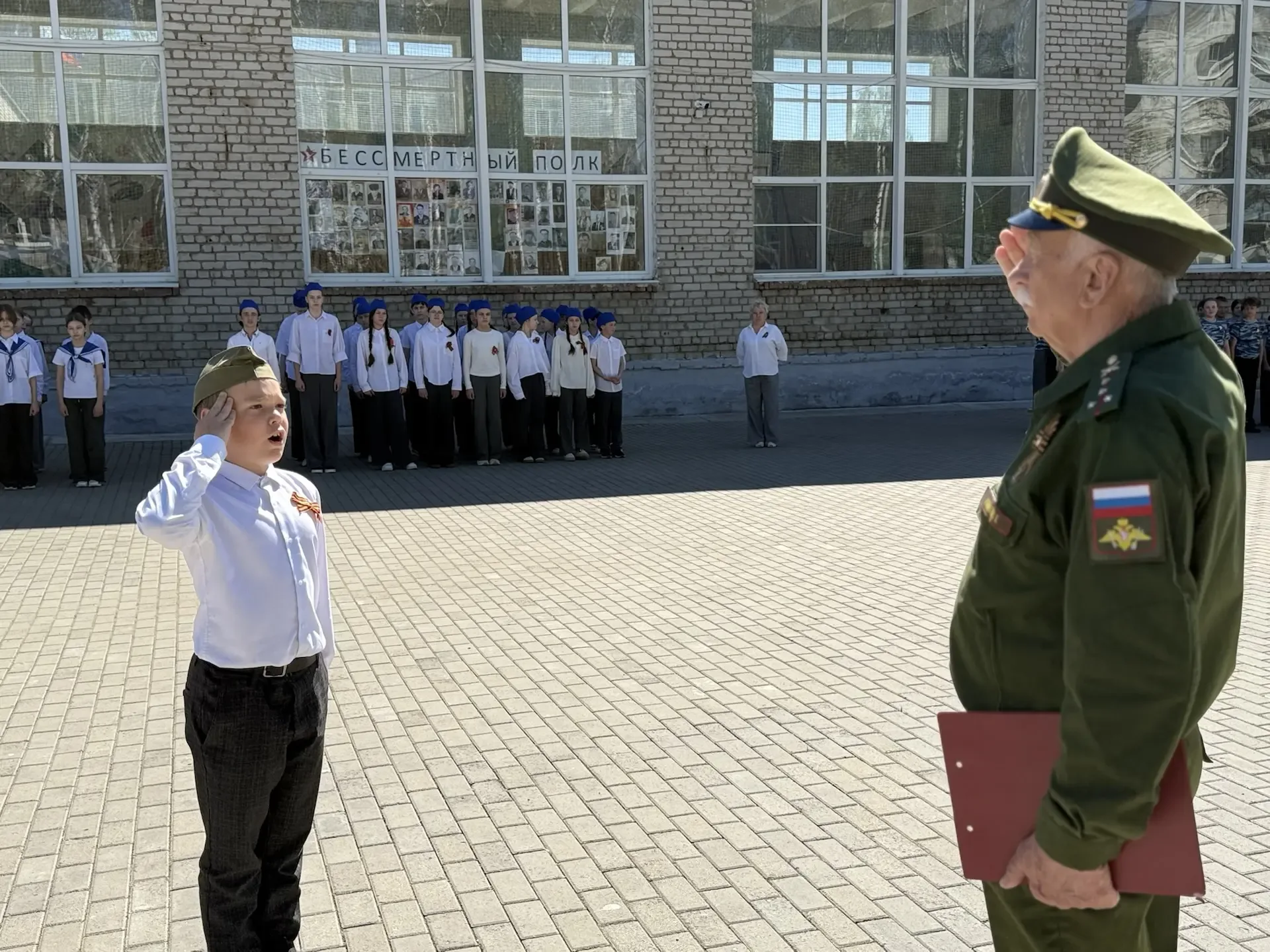 Строем — к победе! 🎖️  В нашей школе прошёл долгожданный конкурс смотра строя и песни среди 5-9 клас