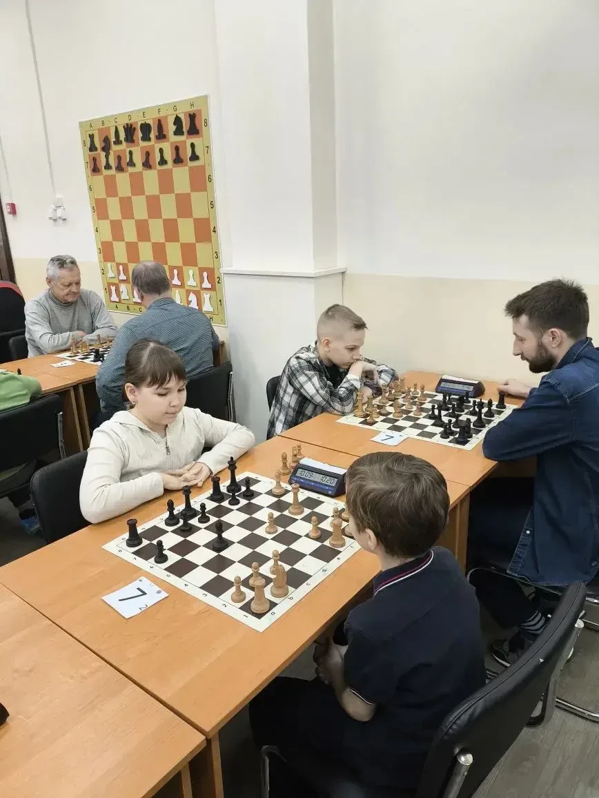 🏁 19 апреля в спортивной школе № 4 завершился первый этап Кубка по быстрым шахматам среди семейных к