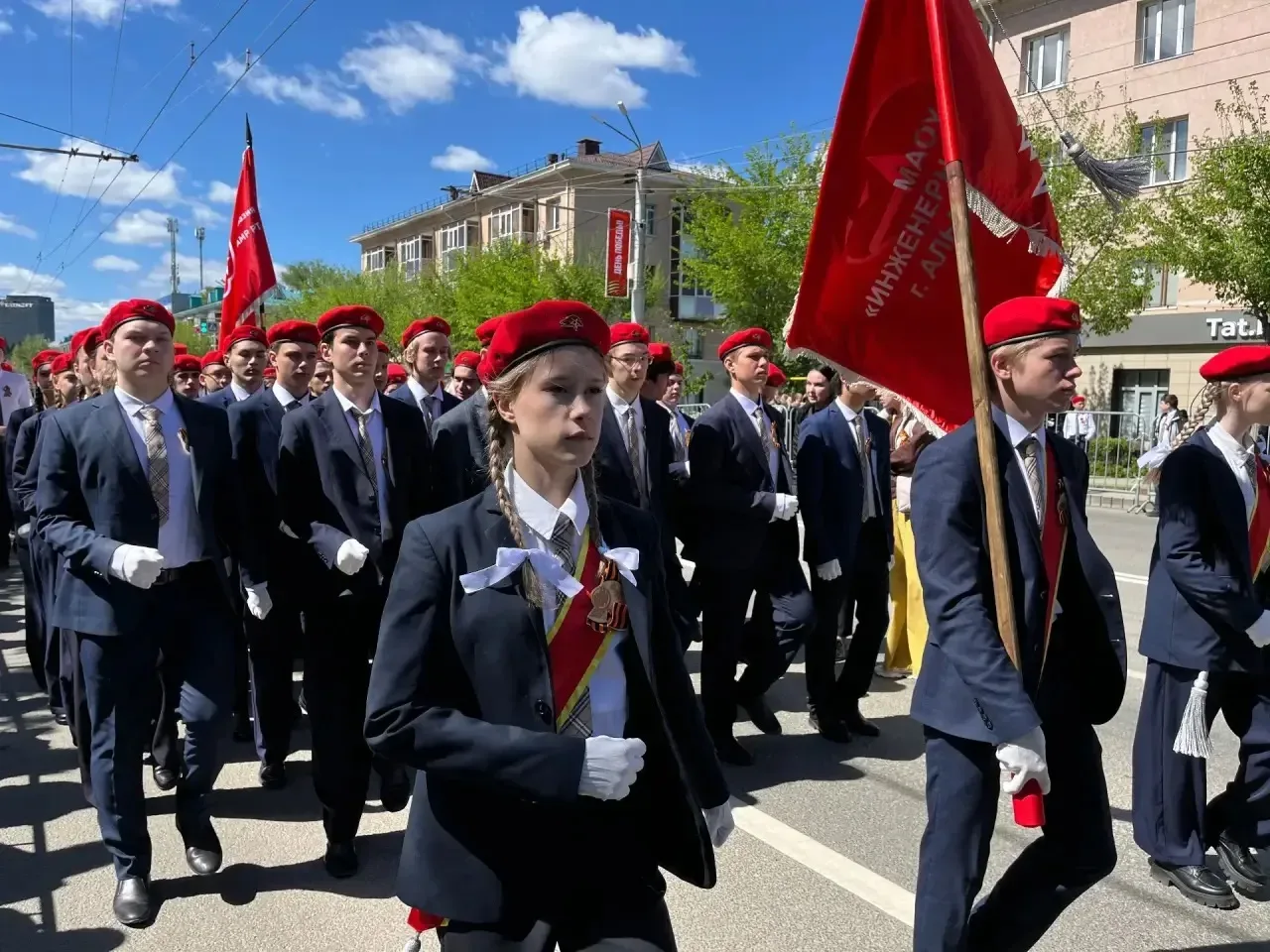 Это праздник с сединою на висках...  Эта радость со слезами на глазах!   🎗️Сегодня день 81-й годовщи