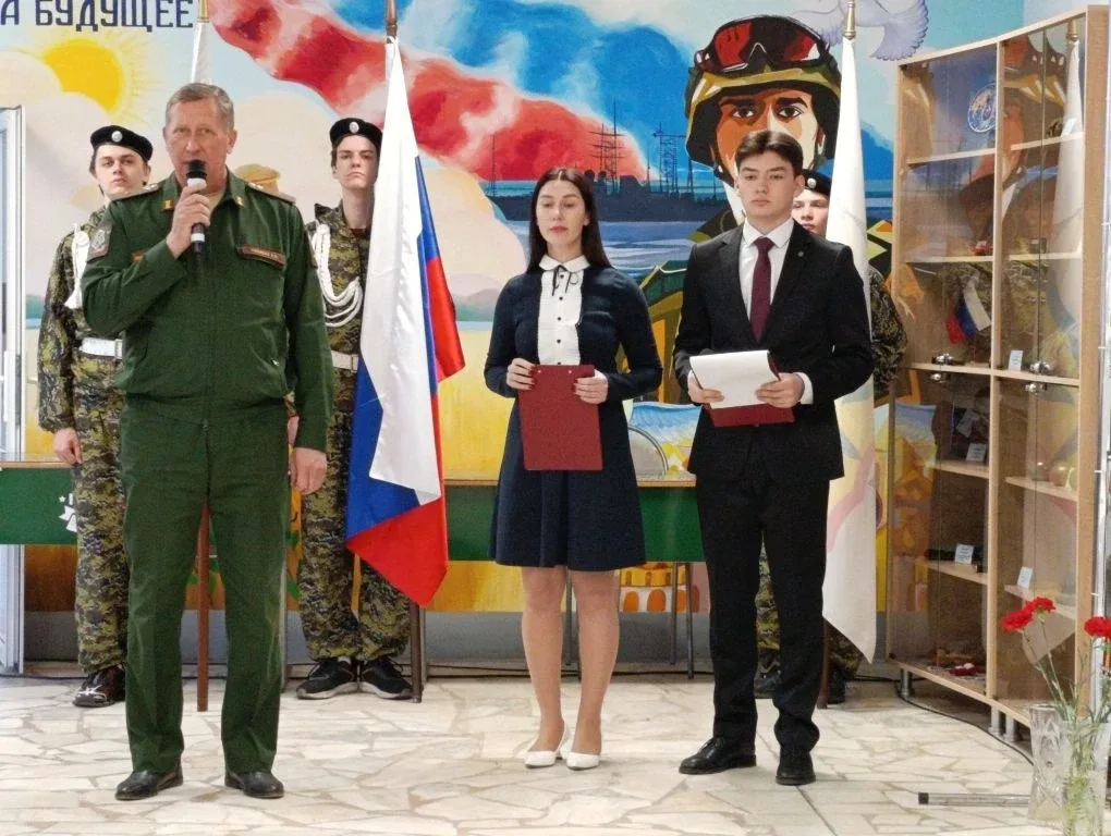 Сегодня в школе произошло по-настоящему важное и трогательное событие — мы открыли Уголок Славы, пос