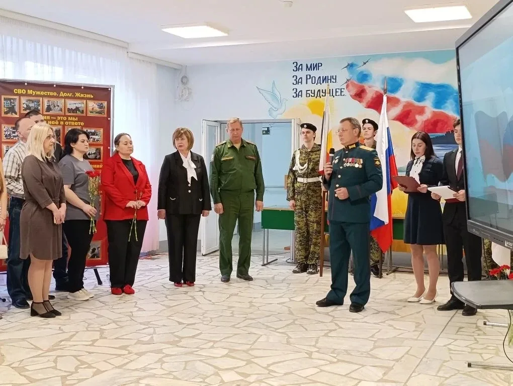 Сегодня в школе произошло по-настоящему важное и трогательное событие — мы открыли Уголок Славы, пос