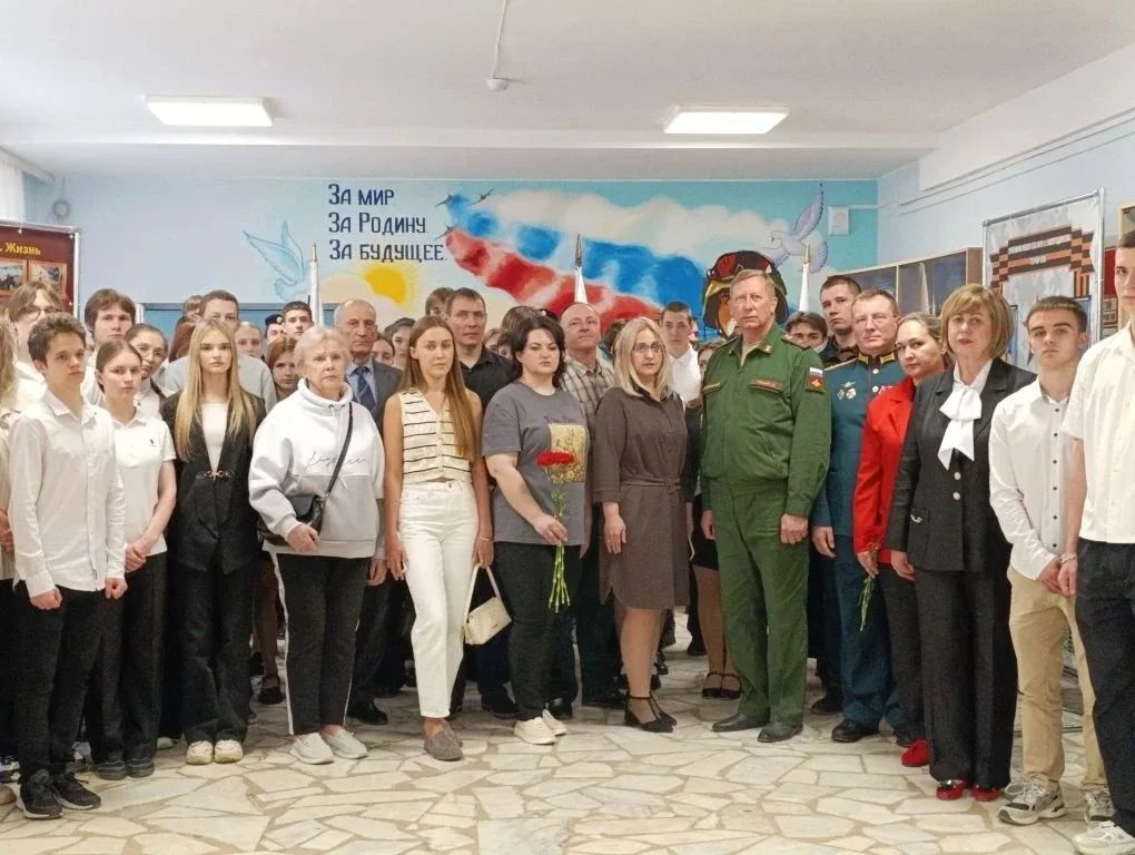 Сегодня в школе произошло по-настоящему важное и трогательное событие — мы открыли Уголок Славы, пос