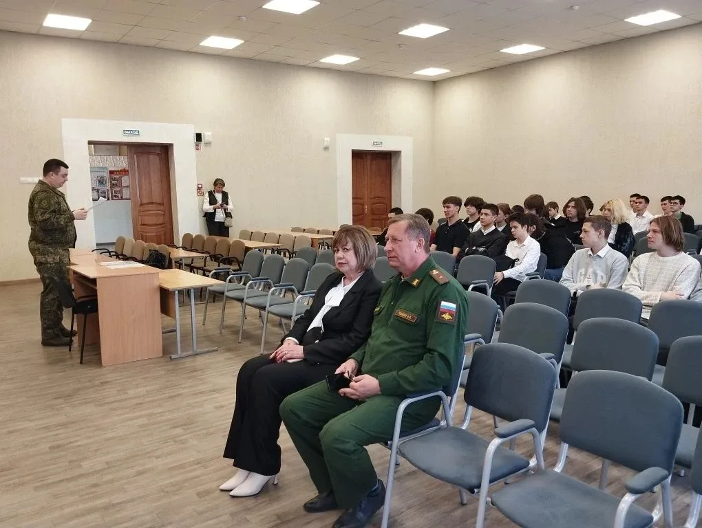 Вчера для учащихся 10–11 классов была организована встреча с сотрудниками военного комиссариата горо