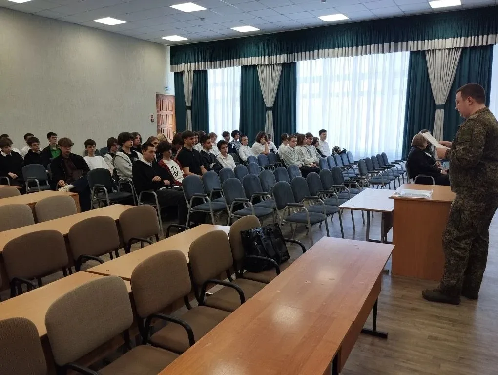 Вчера для учащихся 10–11 классов была организована встреча с сотрудниками военного комиссариата горо