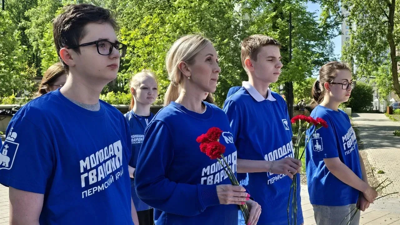 ⚡В Перми почтили память героев в День полного освобождения Мариуполя  🗓Сегодня, 20 мая, в четвёртую 
