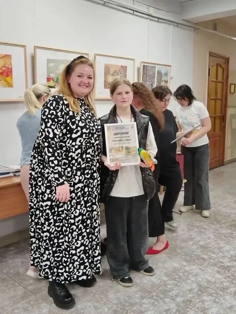 Поздравляем Буркацкую Софию, ученицу 6А класса,  лауреата III степени в конкурсе творческих работ им