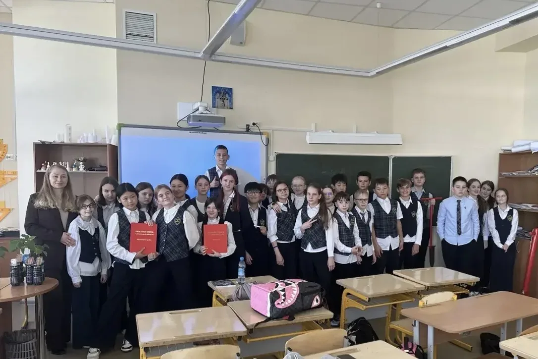 🌲 Ученики 5 «В» дали старт своему маленькому лесу!   В нашей школе прошла очередная по‑настоящему вд