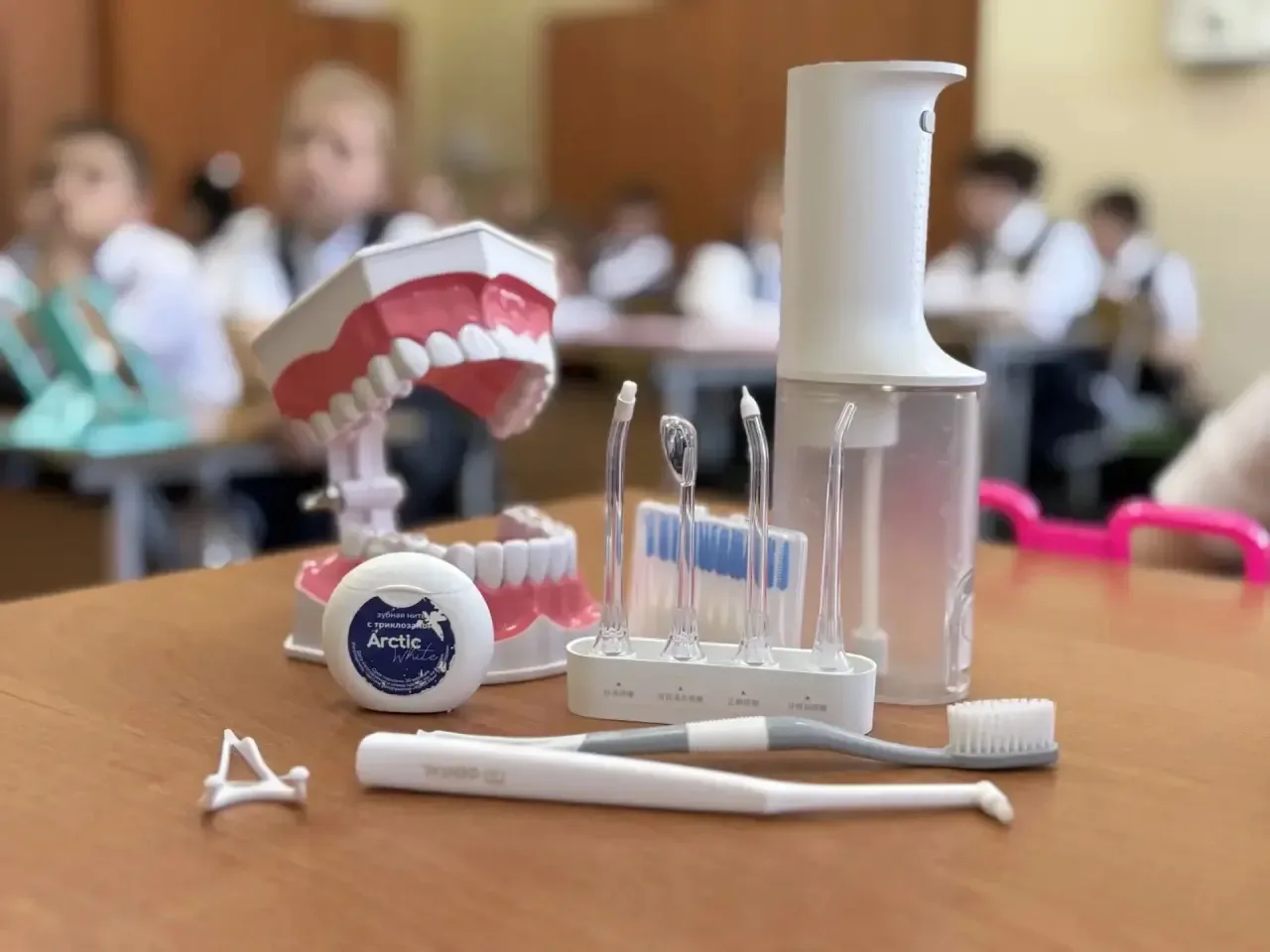 🦷 Зубки-помощники: как сохранить их здоровыми и крепкими!  Сегодня в 3Б и 3Д классах прошла познават