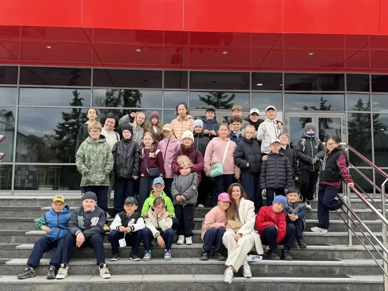 🚶‍♂️ Весна, кино и маленькие открытия: как наш 3А класс ходил в «Октябрь»  Сегодня мы с ребятами уст