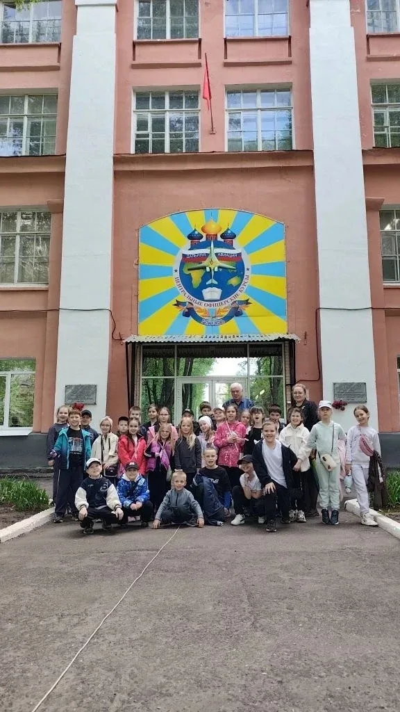 Взгляд в небо: 2Б класс в Музее Дальней авиации! ✈️  2 мая для учеников 2Б класса и их классного рук