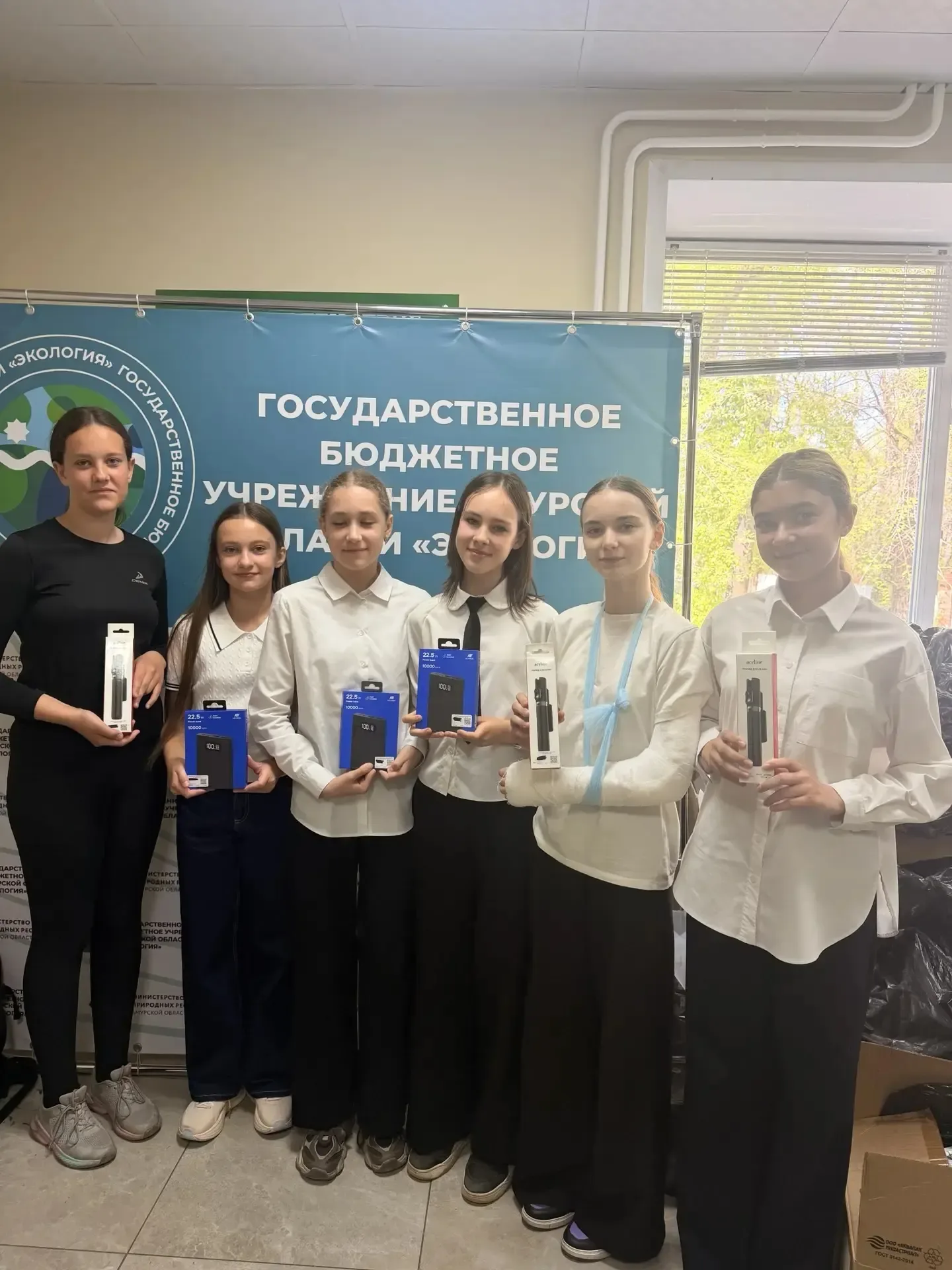 Обучающиеся 6а класса: Москаленко Виктория,Грищенко Таисия, Хритова Виктория ,Есина Полина, Волкова 