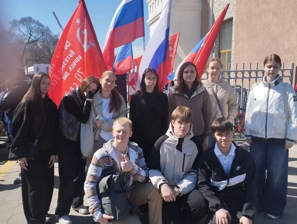 Ученики 9а, 9б, 9е классов приняли участие во встрече ретропоезда "Поезд Победы"