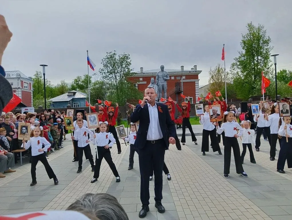 В едином строю памяти 🕯️🇷🇺  Сегодня наша школа приняла участие в городском митинге, посвящённом Дню 