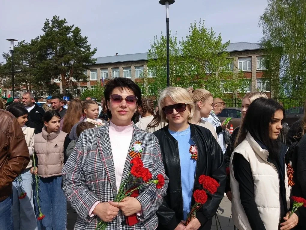 В едином строю памяти 🕯️🇷🇺  Сегодня наша школа приняла участие в городском митинге, посвящённом Дню 