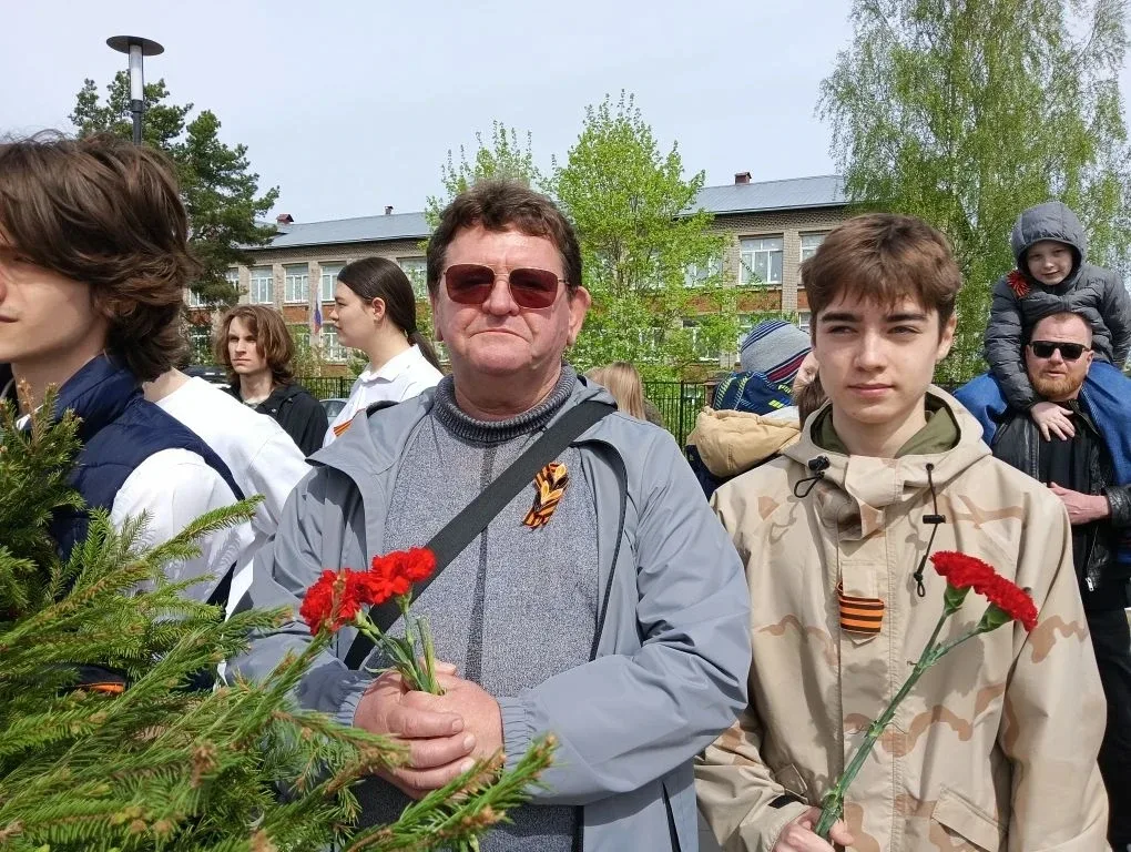В едином строю памяти 🕯️🇷🇺  Сегодня наша школа приняла участие в городском митинге, посвящённом Дню 