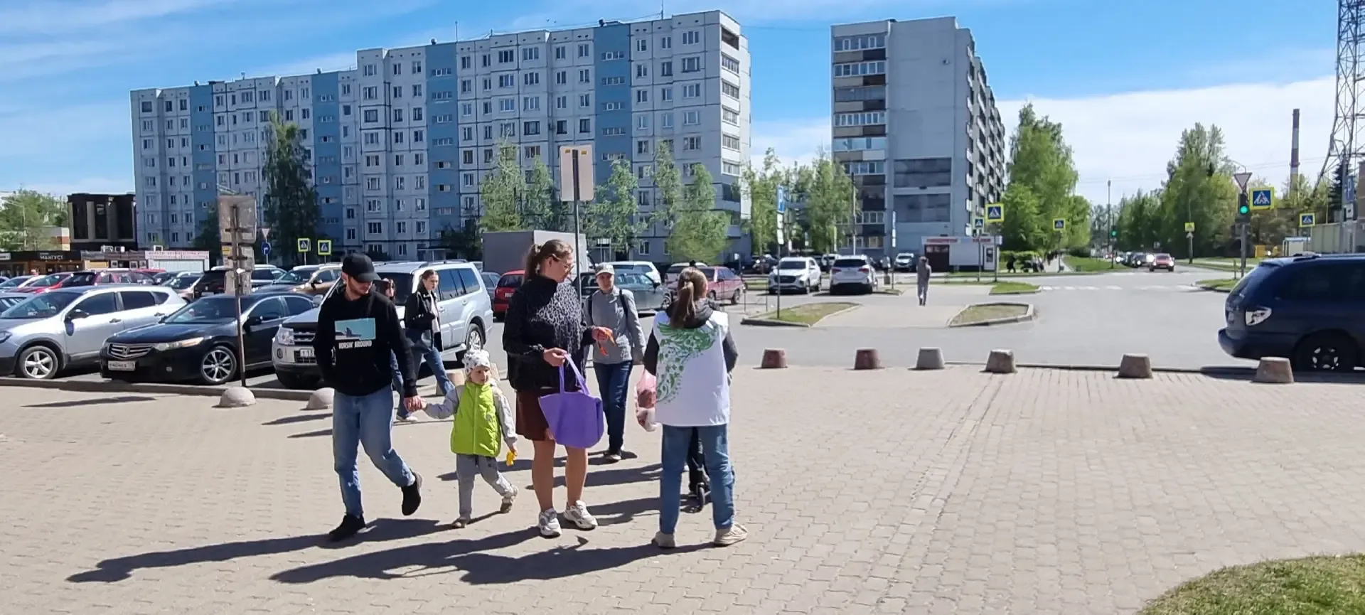 🎖 Символ памяти в руках детей. В преддверии 81-й годовщины Великой Победы ученики школы №24 вновь ст