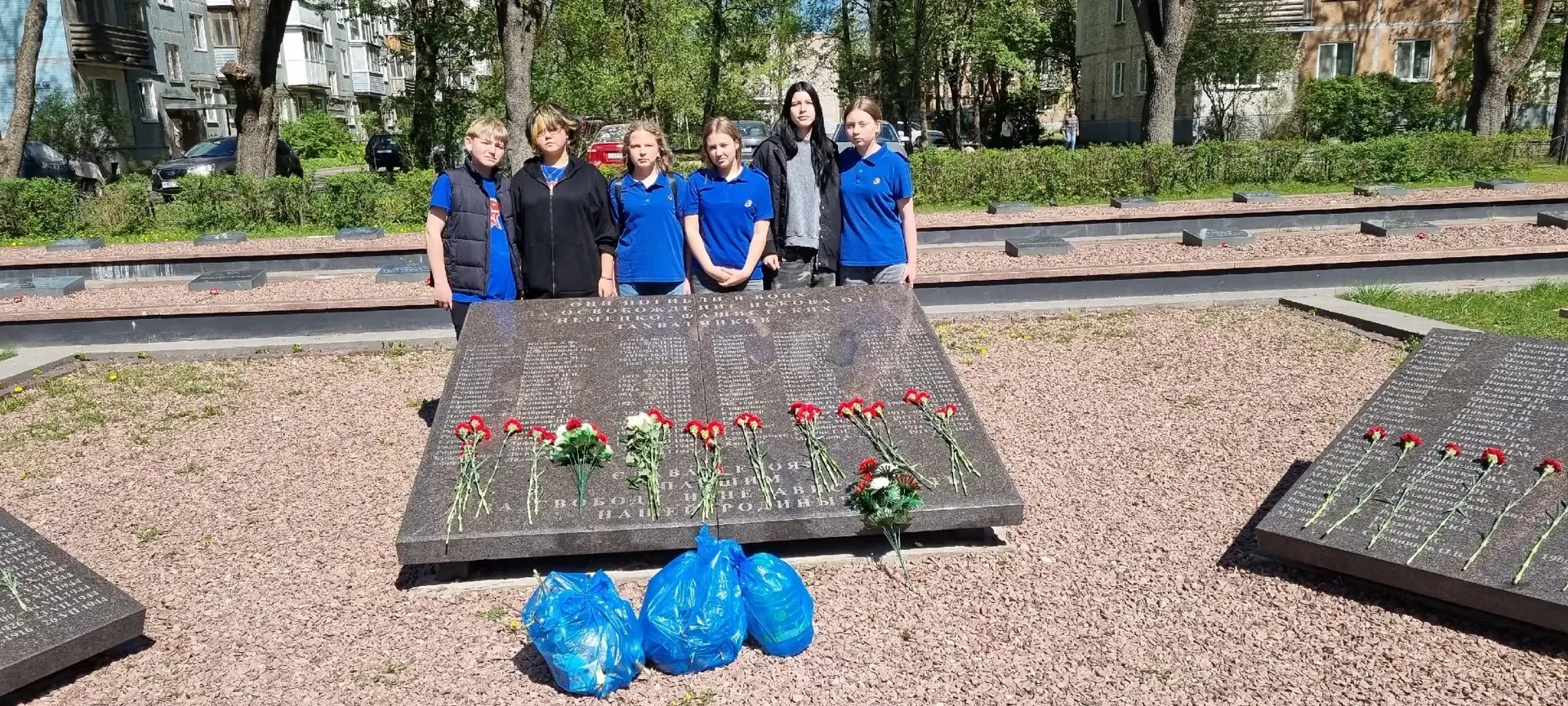 Юнармейцы школы №24 привели в порядок Мемориал освободителям Пскова ✨  6 мая юнармейцы нашей 24-й шк