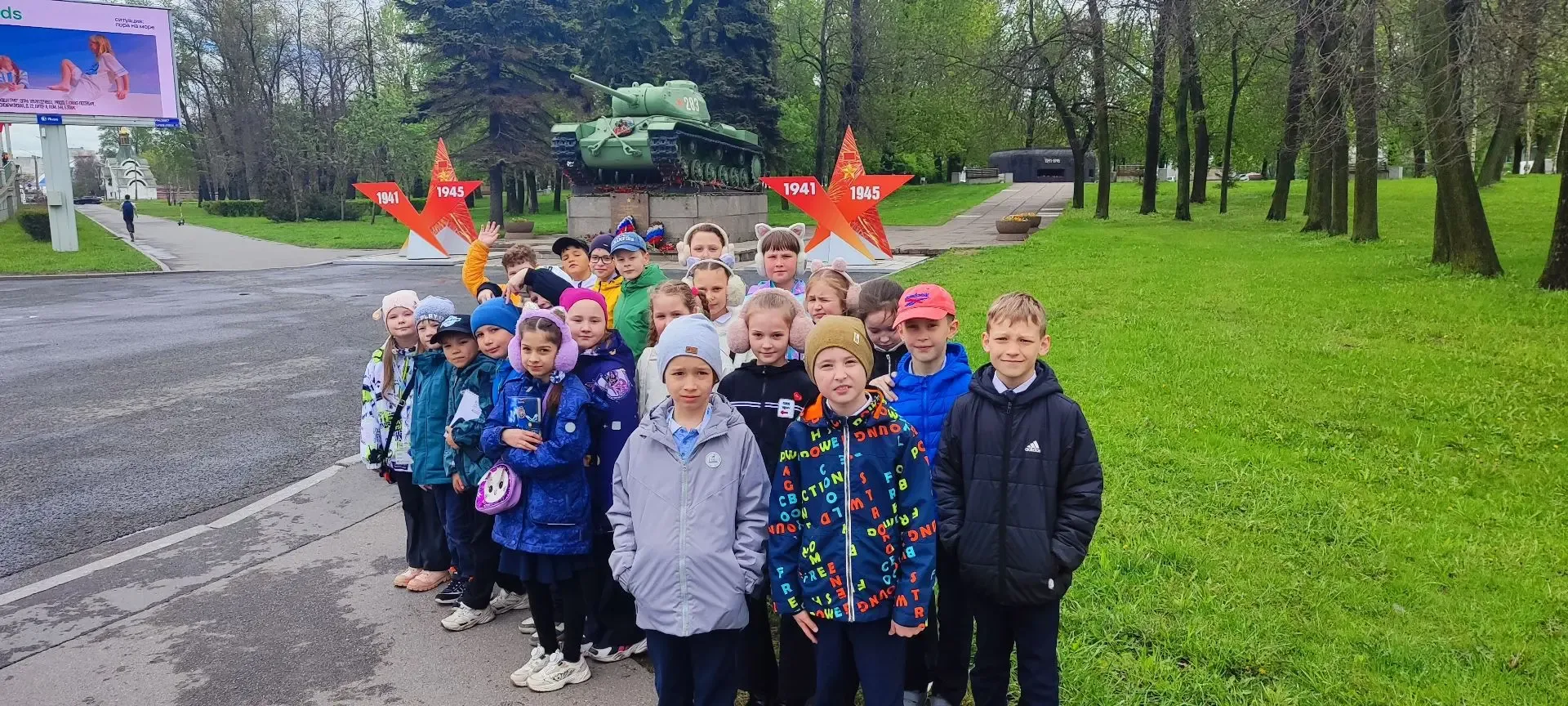 Делимся яркими впечатлениями от экскурсии 2а класса к памятнику легендарного танка КВ‑85!  Ребята с 