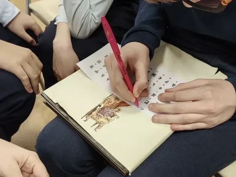 🖋️На этой неделе ученики 6-х классов приняли участие в захватывающем библиоринге «Кто придумал алфав