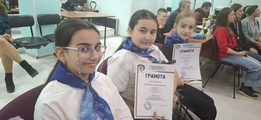 🚦 На страже безопасности: наши «Стражи дорог» в деле!  Сегодня отряд «Стражи дорог» принял участие в
