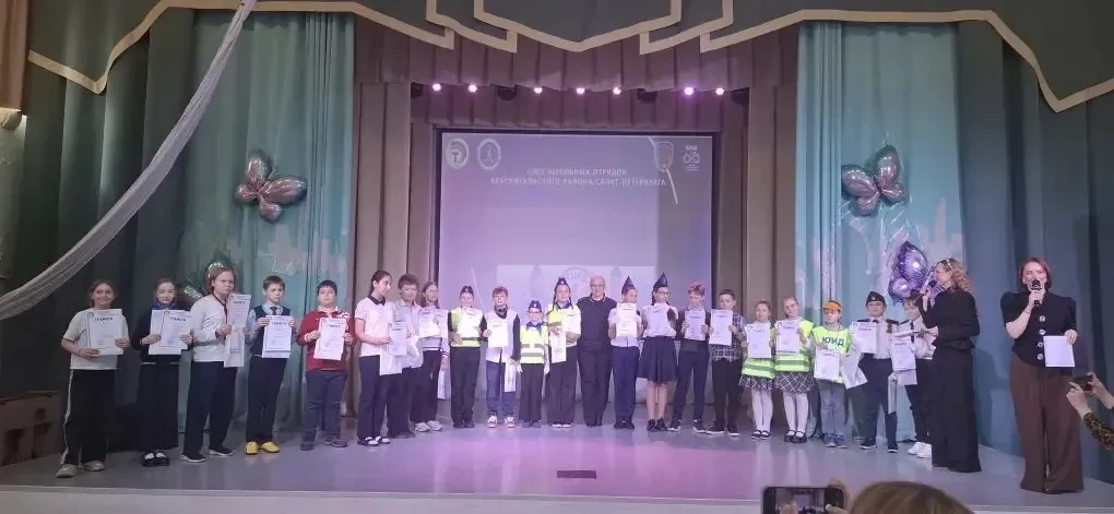 🚦 На страже безопасности: наши «Стражи дорог» в деле!  Сегодня отряд «Стражи дорог» принял участие в
