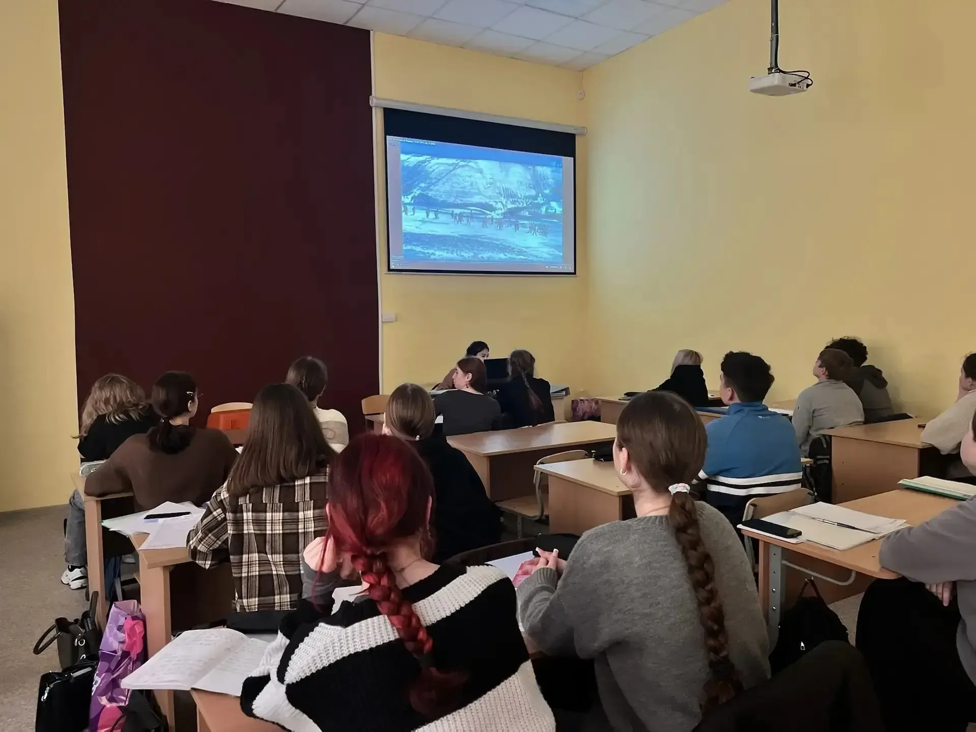 🎗В преддверии Дня Великой Победы студенты колледжа посмотрели фильм Сергея Бондарчука «Они сражались