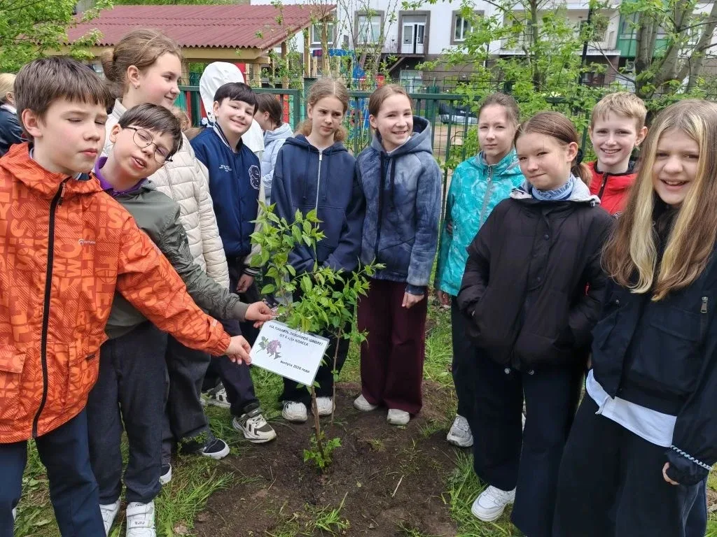 🌳В нашей школе прошла добрая и символичная акция: выпускники начальных классов собрались вместе, что