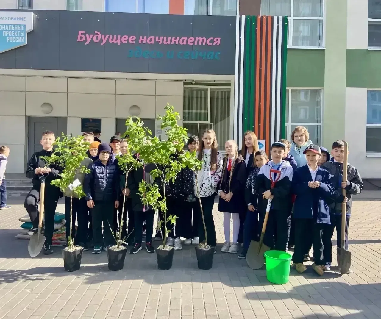 🌳В нашей школе прошла добрая и символичная акция: выпускники начальных классов собрались вместе, что