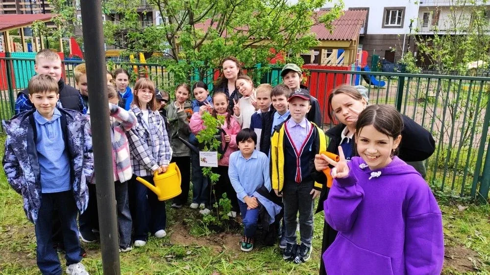 🌳В нашей школе прошла добрая и символичная акция: выпускники начальных классов собрались вместе, что