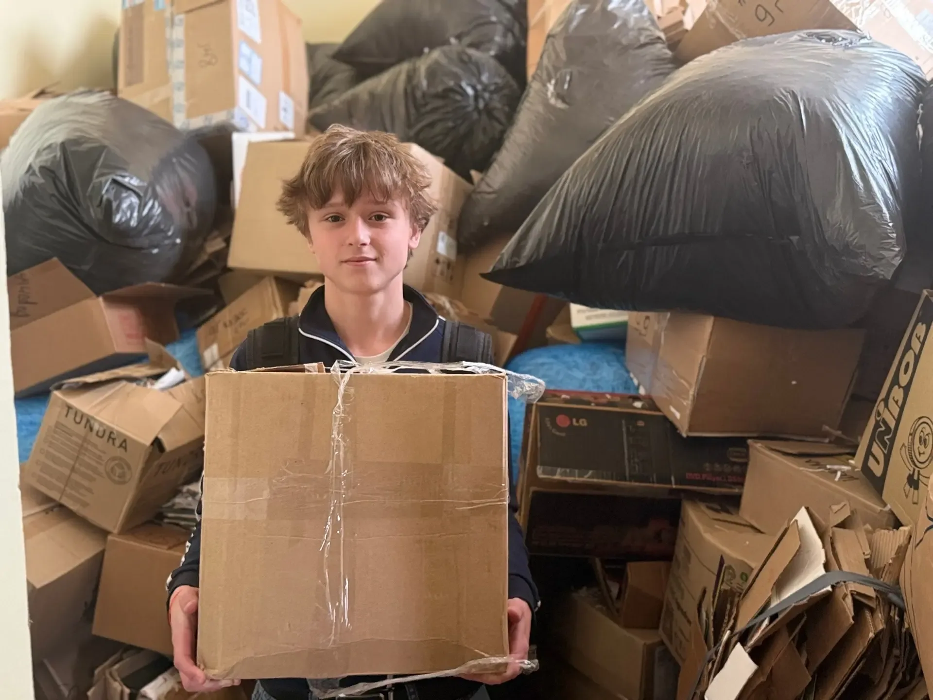♻️ 🌍 ПОДВОДИМ ИТОГИ СОРЕВНОВАНИЯ ПО СБОРУ МАКУЛАТУРЫ!  Друзья, мы готовы объявить результаты! И цифр