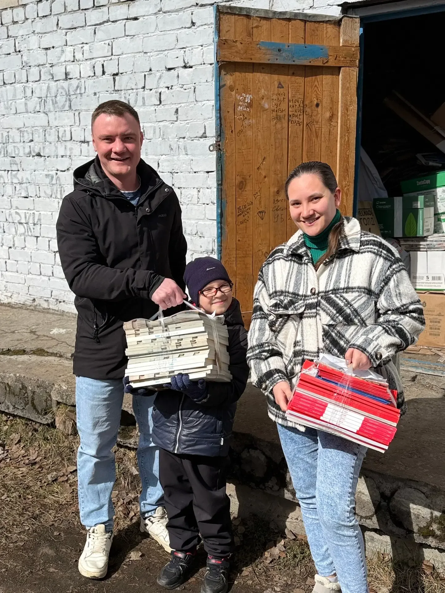 ♻️ 🌍 ПОДВОДИМ ИТОГИ СОРЕВНОВАНИЯ ПО СБОРУ МАКУЛАТУРЫ!  Друзья, мы готовы объявить результаты! И цифр