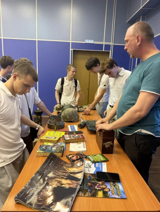 ПРОДОЛЖЕНИЕ ОСНОВНЫХ ФАКТОВ И ПРИНЦИПОВ ВОВ В СОБЫТИЯХ СВО  ⚓ 19 мая студенты Института экономики, у