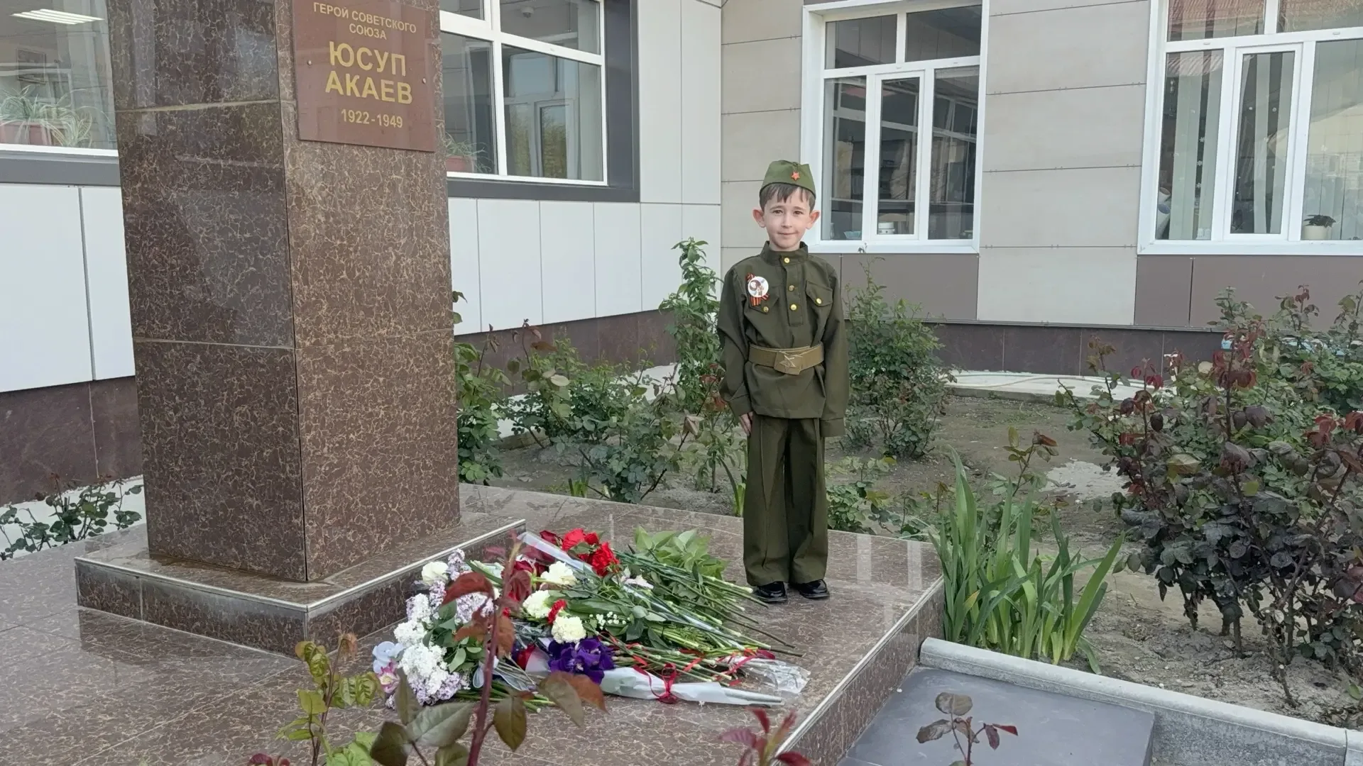Акция  «Бессмертный полк»  В рамках празднования Дня Победы в стенах нашей гимназии состоялась тради