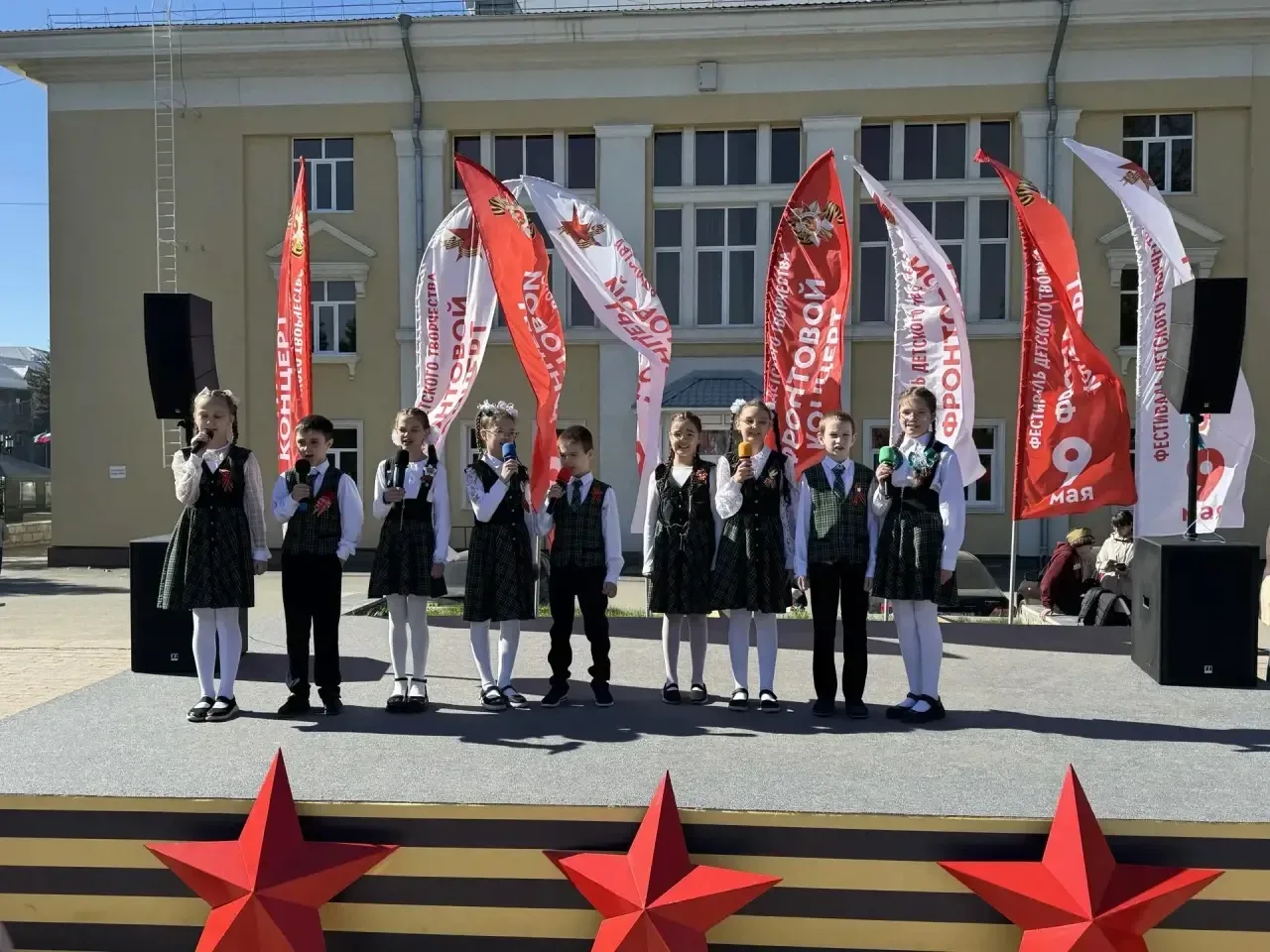 🎖️ Фронтовой концерт ко Дню Победы: наши учителя и ученики на сцене города!🎖️  Наши учителя и ученик