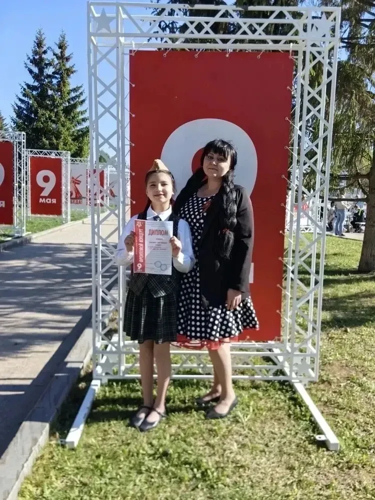 🎖️ Фронтовой концерт ко Дню Победы: наши учителя и ученики на сцене города!🎖️  Наши учителя и ученик