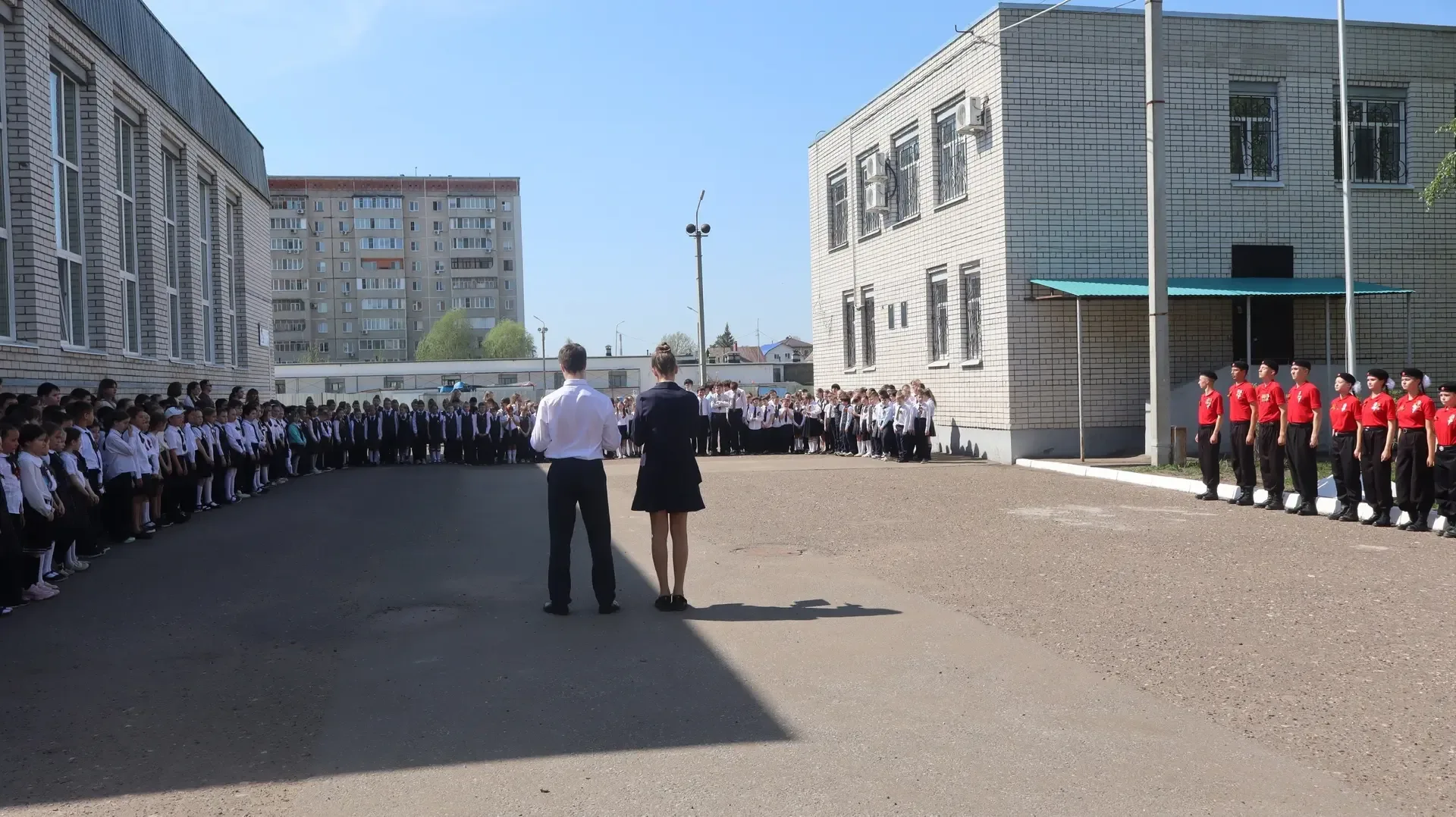 Торжественная линейка ко Дню Победы 🕊  Сегодня утром прошла торжественная линейка, посвященная Дню П