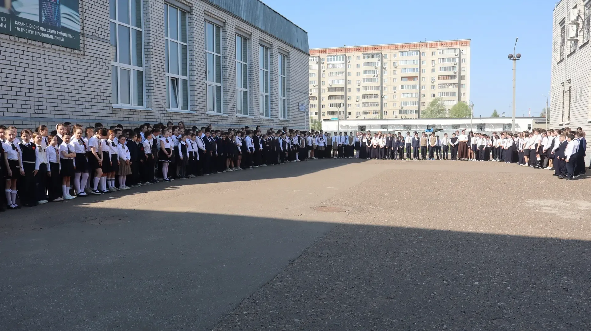Торжественная линейка ко Дню Победы 🕊  Сегодня утром прошла торжественная линейка, посвященная Дню П