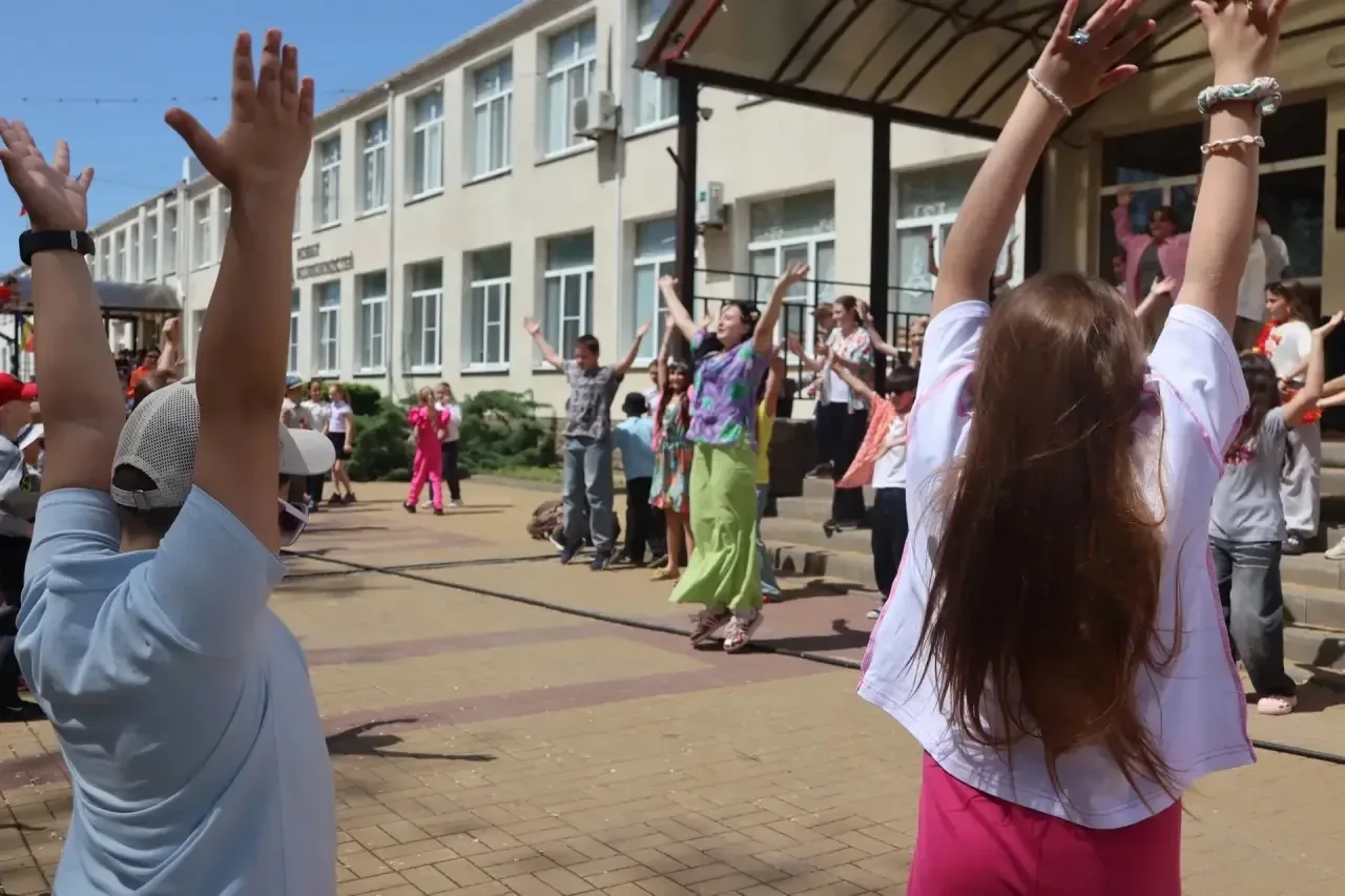 🌺 Гавайское настроение в нашей школе!   🌴В последние школьные будни в нашей школе прошел «Гавайский 