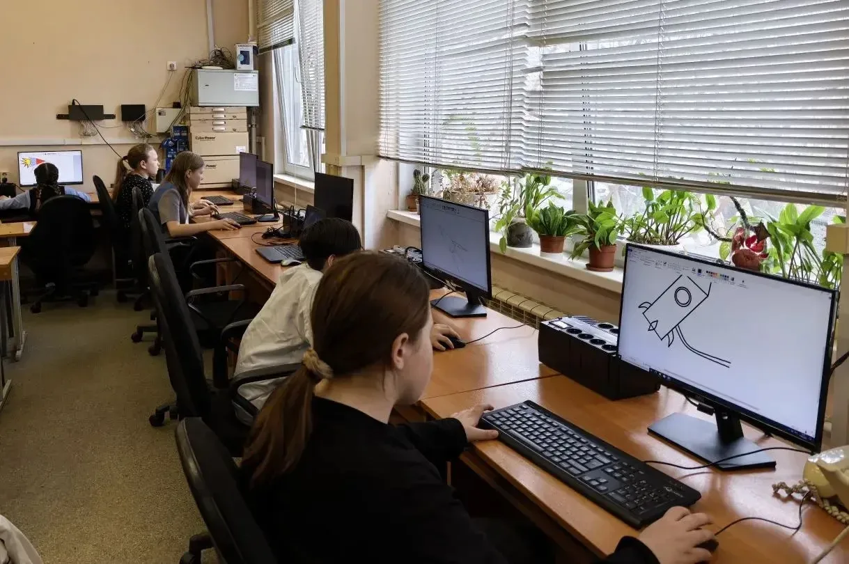 Играй! Рисуй! Думай!💻   Недавно наши обучающиеся приняли участие в районной игре  по информатике «Иг