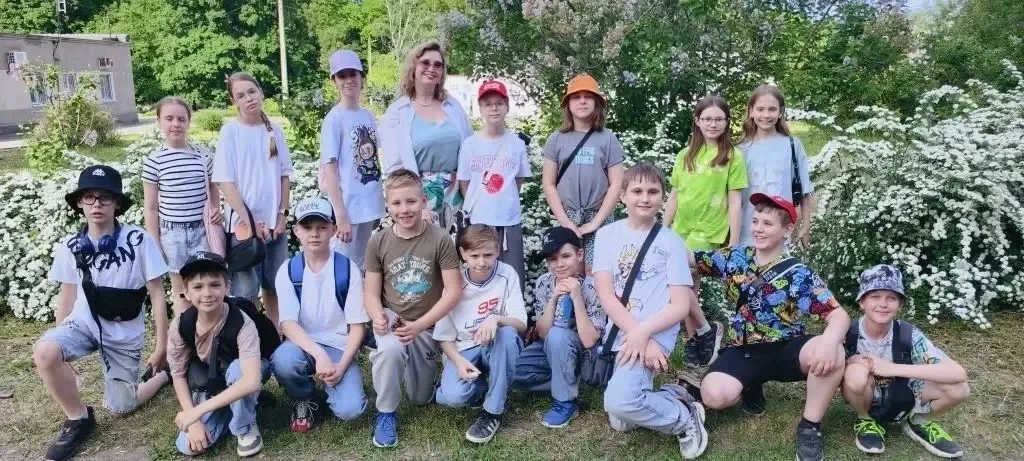 В завершении учебного года, 20 мая, учащиеся 4 "Г" класса совершили увлекательную прогулку по Ботани