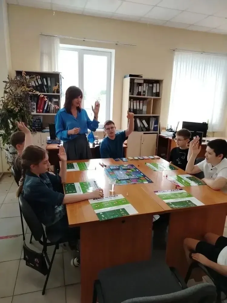 Сегодня  5 «Д» и 5 «Б» классы приняли участие в финансовой игре в рамках освоения программы профорие