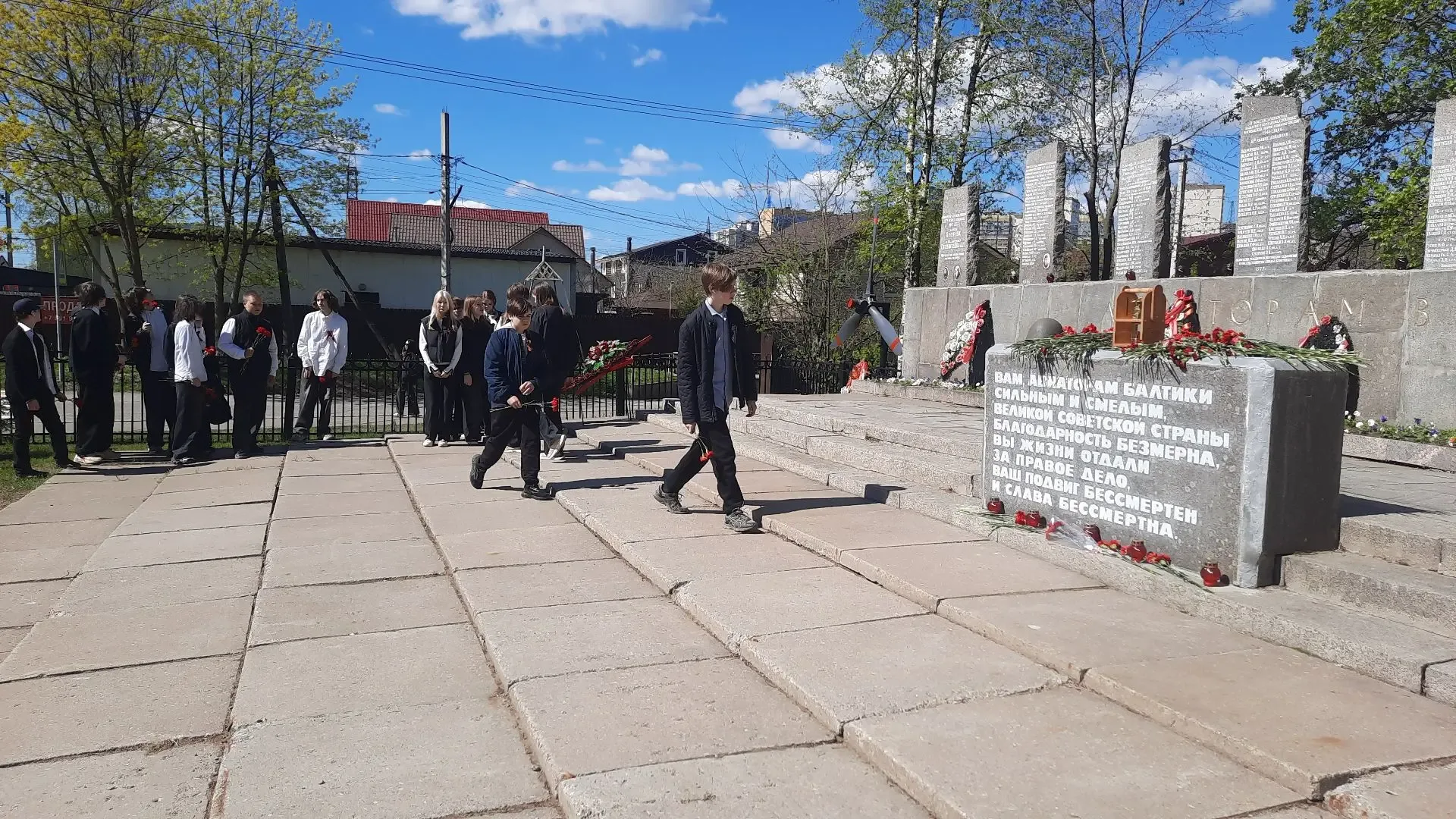 Вам, авиаторам Балтики сильным и смелым, Великой Советской страны благодарность безмерна…        8 м
