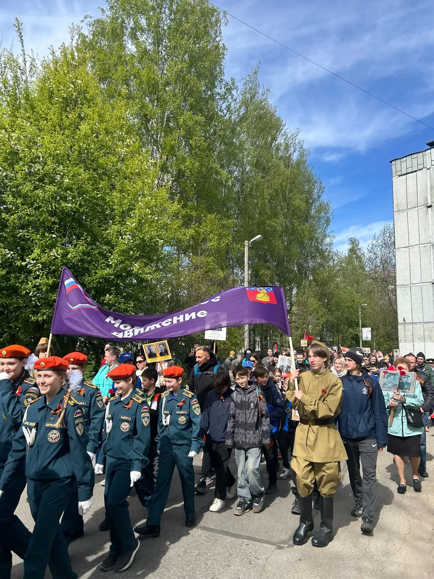 День Победы   9 мая 2026 года педагоги, ученики и родители приняли участие в шествии и торжественном