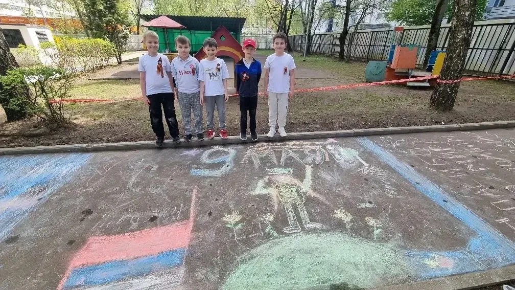 🕊️В нашей школе прошла акция «Рисунок на асфальте: Память о подвиге», посвящённая 81-й годовщине Вел