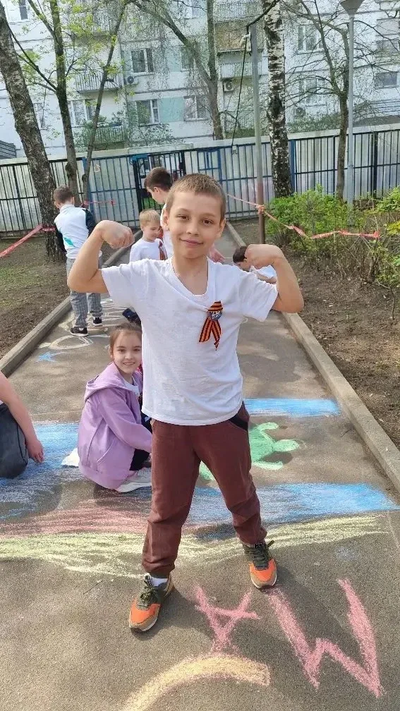 🕊️В нашей школе прошла акция «Рисунок на асфальте: Память о подвиге», посвящённая 81-й годовщине Вел