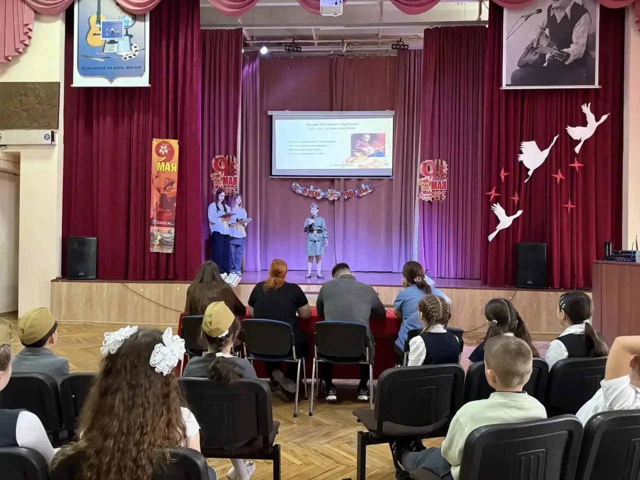🎶Пока Земля ещё вертится... 🌏  Совсем недавно в нашей школе прошёл удивительный Литературно-музыкаль