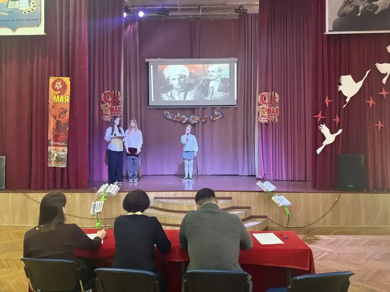 🎶Пока Земля ещё вертится... 🌏  Совсем недавно в нашей школе прошёл удивительный Литературно-музыкаль